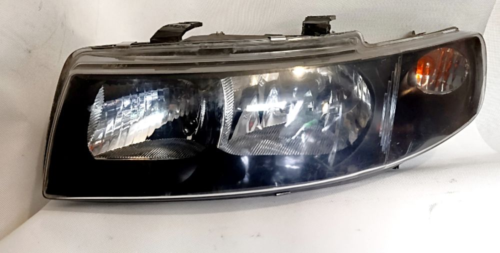 Seat Leon I lampa przednia lewa TYC