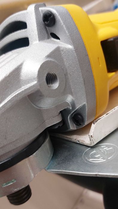 Rebarbadora a fio - 115mm - 750 w - NOVA