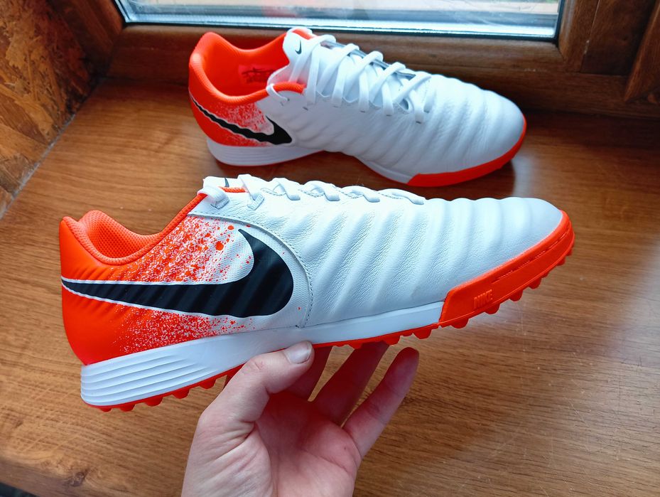 Сороконожки 41 / 42 Nike. Шкіряні. (копочки / кросівки)