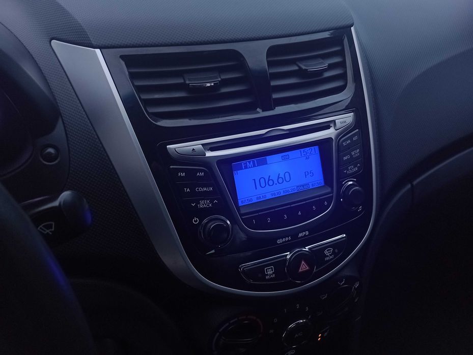 Отличный HYUNDAI Accent 1.4 газ/бензин 2012 года