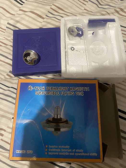 Disco voador suspenso magnético