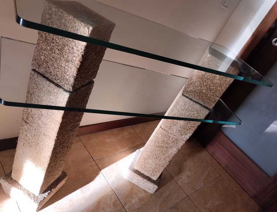 Móvel de entrada em pedra