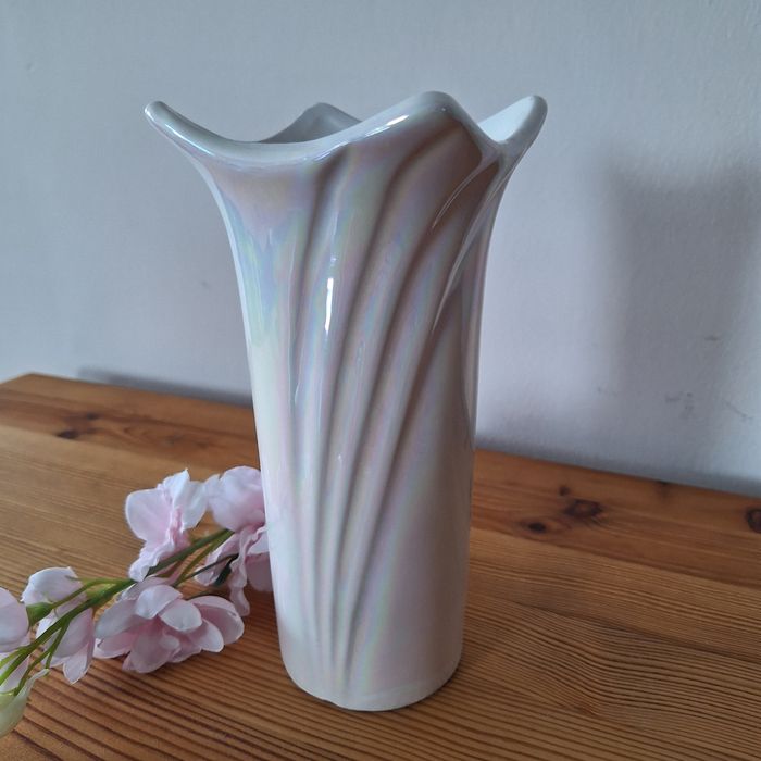 Wazon ze szkliwionej ceramiki