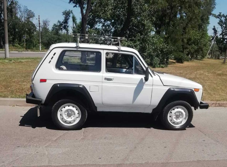 Автомобиль нива ВАЗ2121
