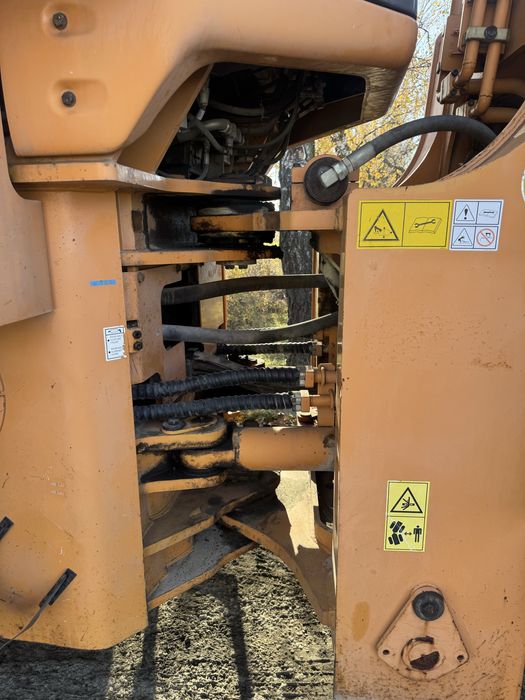 Навантажувач CASE 1221 CAT JSB VOLVO