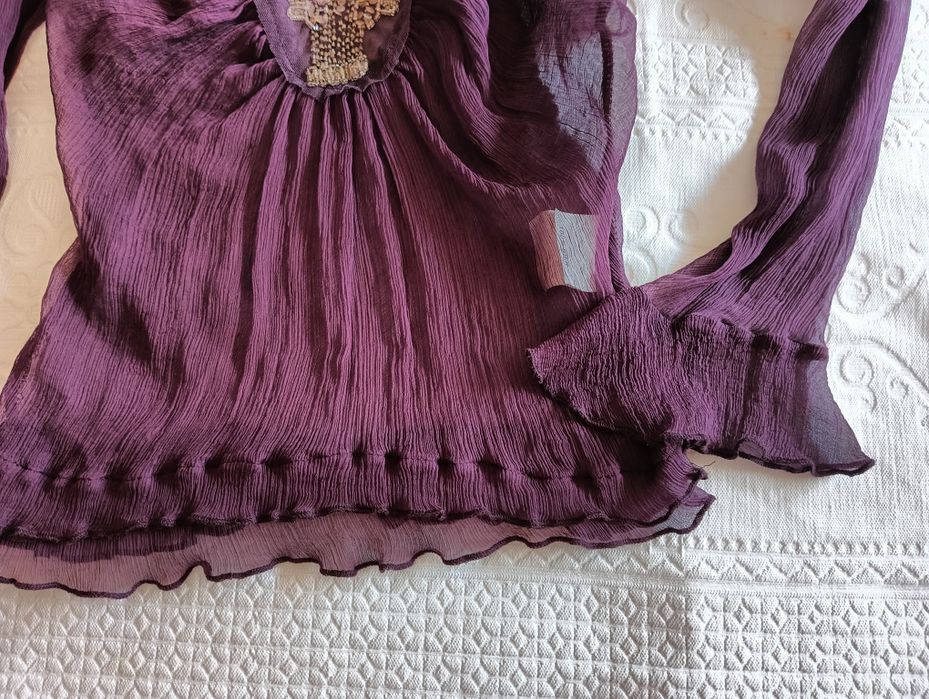 Vendo três peças de roupa.