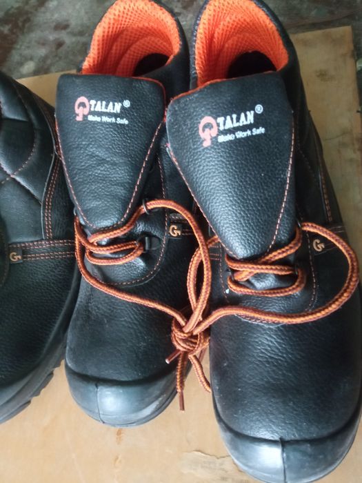 Продам рабочие ботинки