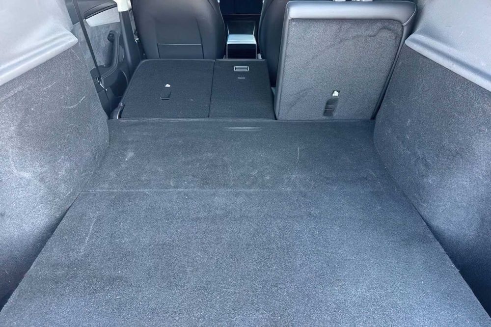 Tesla Model Y      2026