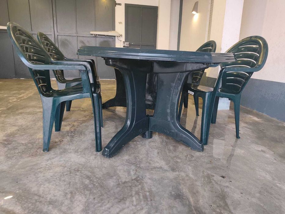 Mesa de exterior extensiva + 4 cadeiras