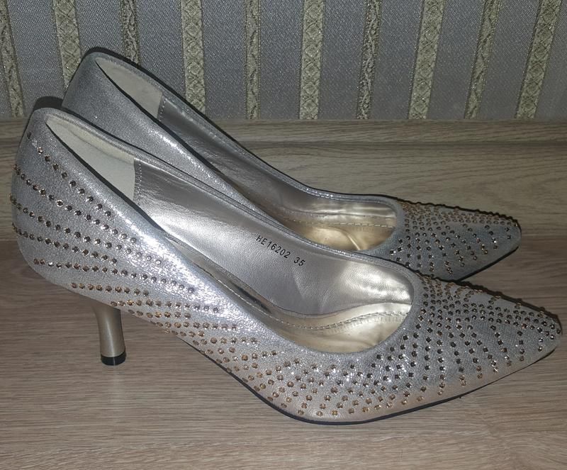 Новые,брендовые,шикарные туфли-лодочки zanotti