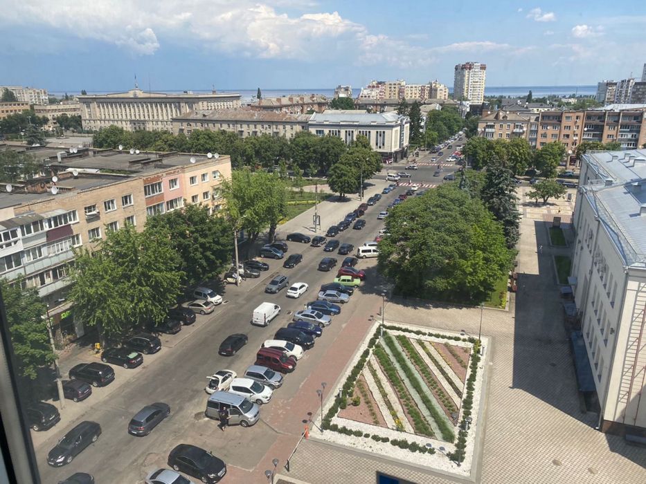 Здам подобово 2 кімнатну квартиру студія в центрі ЖК Резиденція