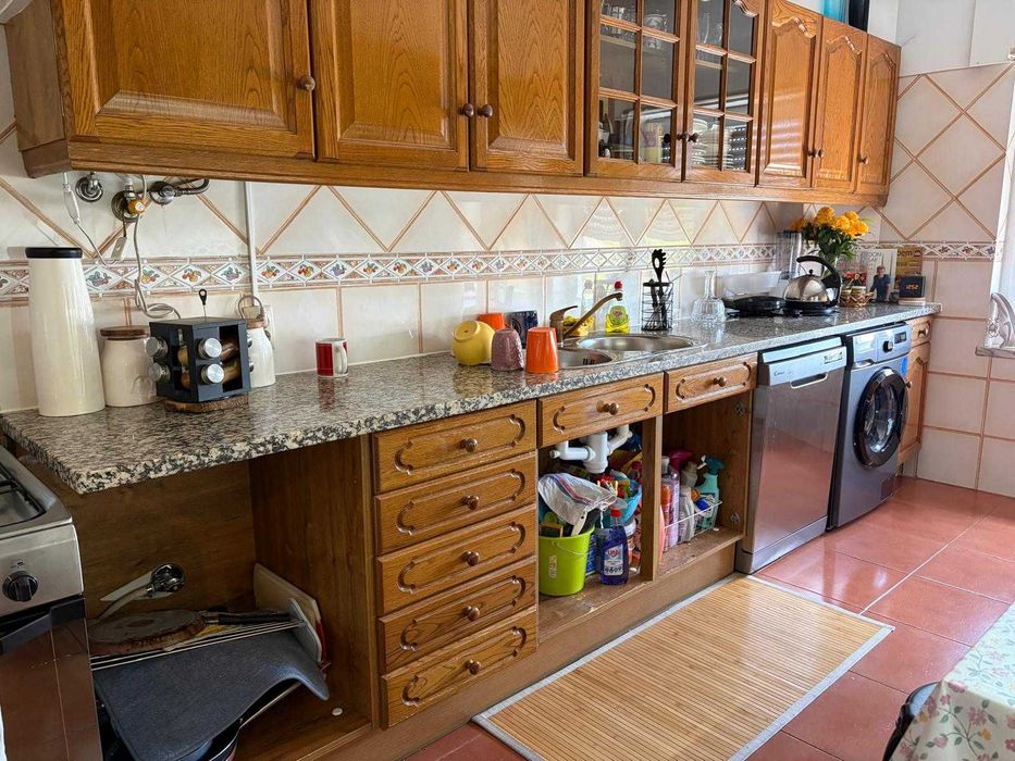 Móveis de Cozinha  + Fogão Indesit + Bancada parcial em Granito+ Cuba em Inox com torneira