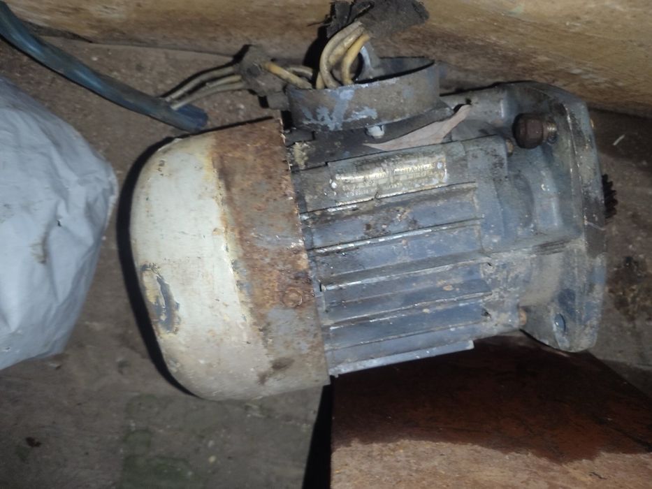 Двигун на промислову м’ясорубку