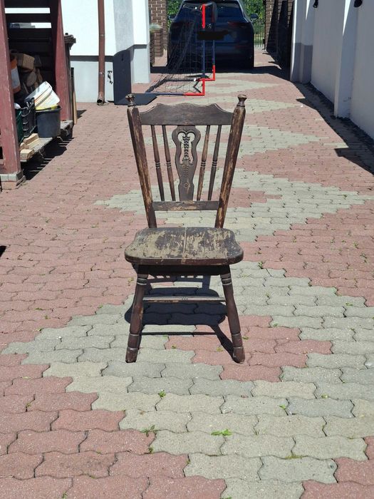 Drewniane krzesła vintage
