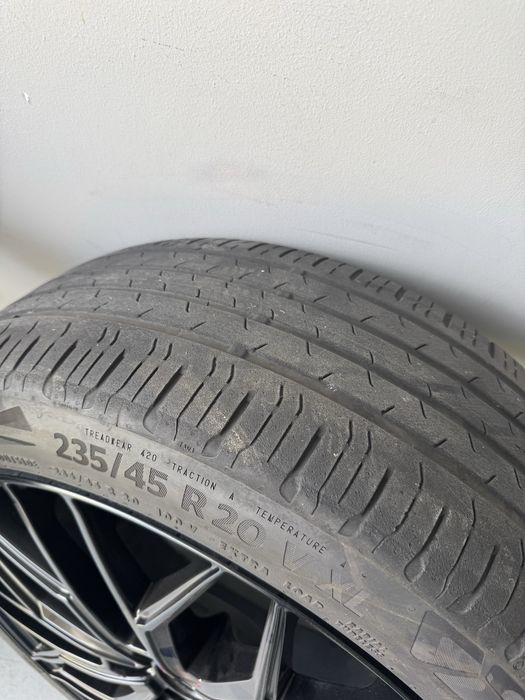 Jantes AEZ Porto Black Perfomance 20’’ com pneus Continental