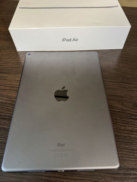 Продам iPad Air 3 (2019) Wi-Fi 64 GB