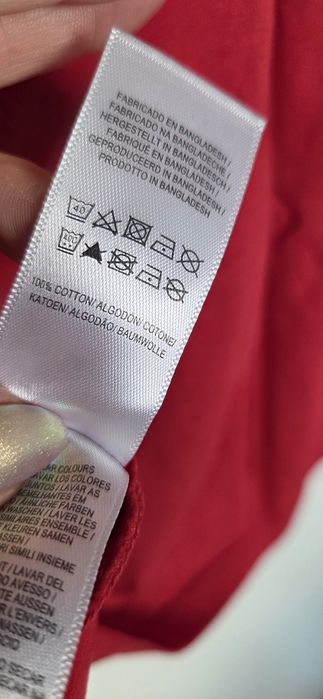 Primark, klasyczny czerwony t-shirt, z bawełny