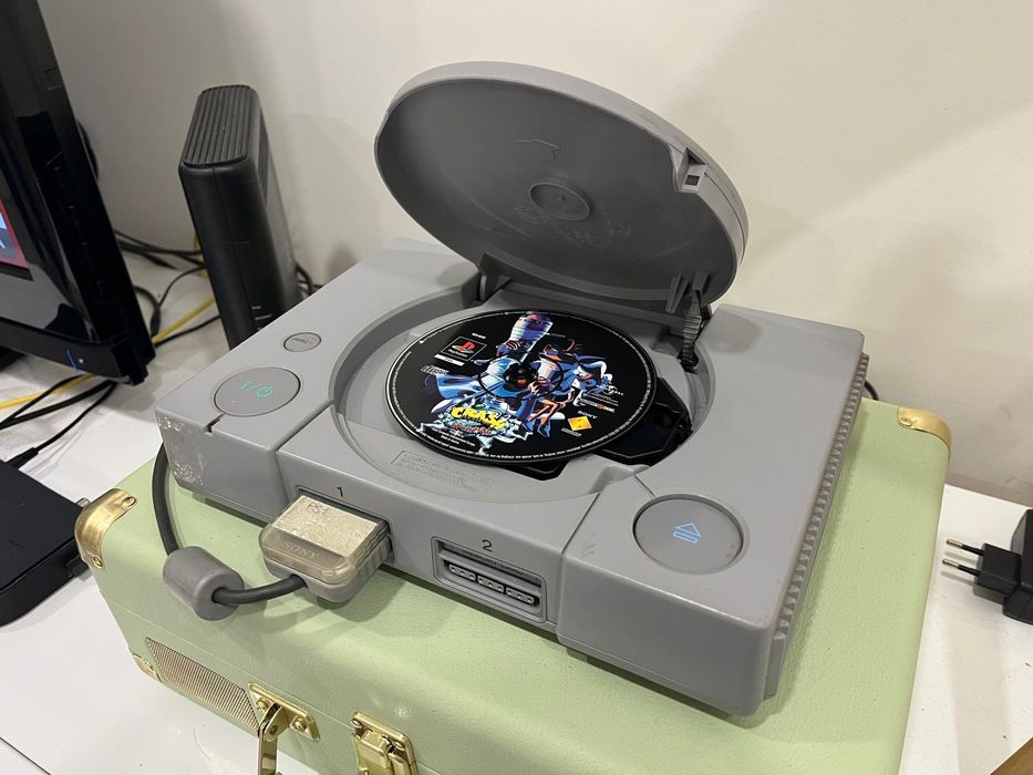 Playstation 1 (One) - SCPH-7502 - Cinzenta