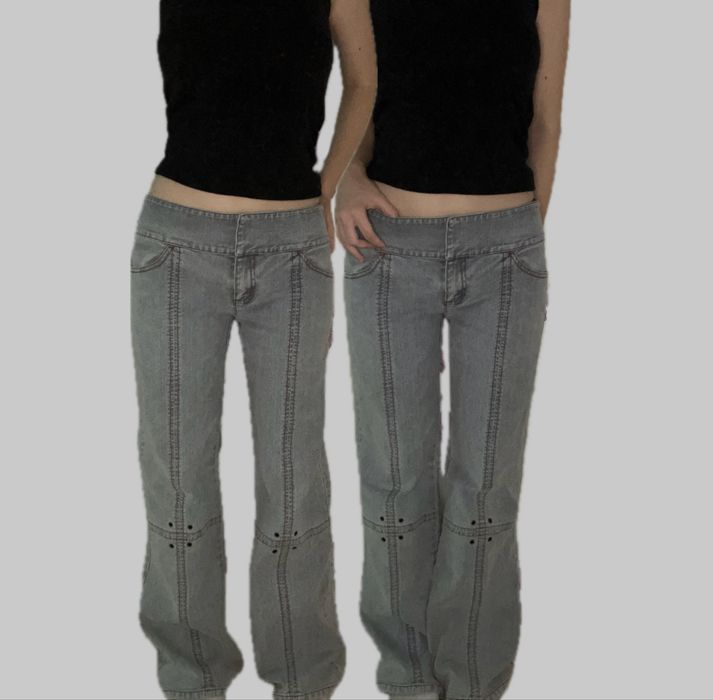 джинсы bootcut з люверсами на колінах