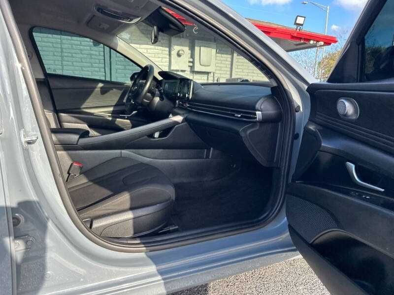 2022 Hyundai Elantra SEL