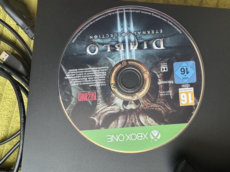 Xbox One X 1TB ігрова приставка