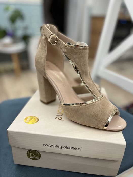 Buty na obcasie sandały zamszowe beżowo złote stan idealny