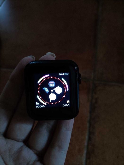 Relógio digital com bracelete removível