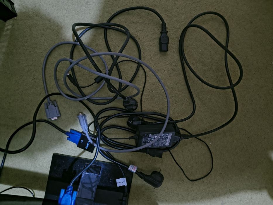 Sprzedam monitor i klawiaturę