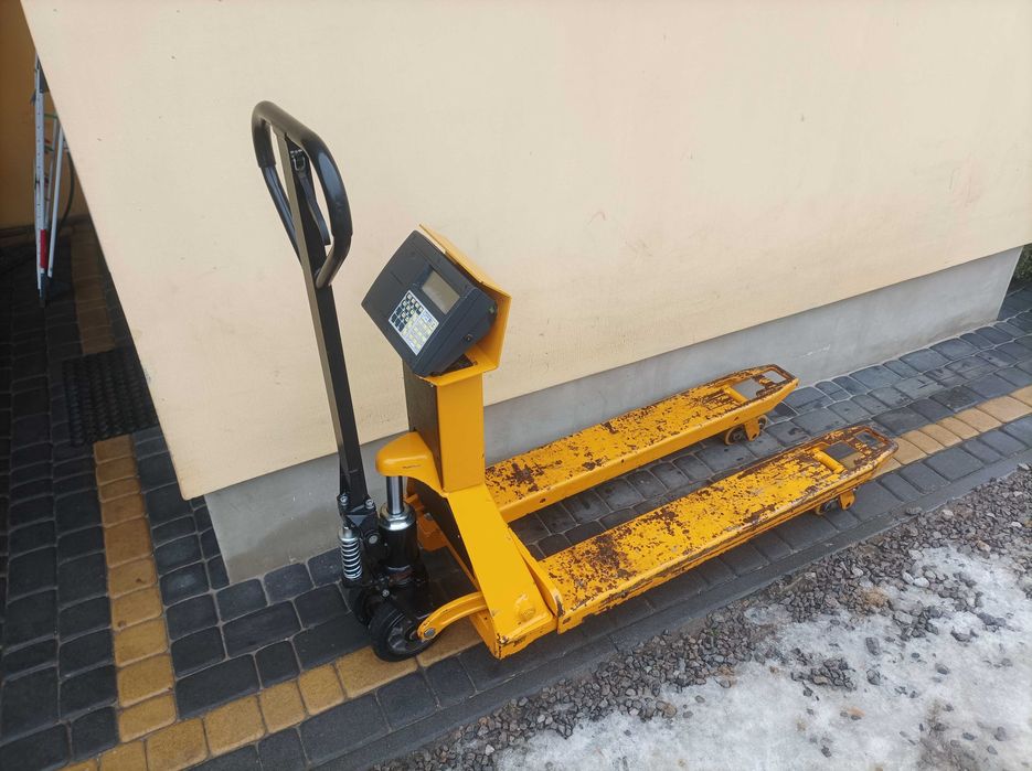 Paleciak z wagą elektroniczną 2000 kg