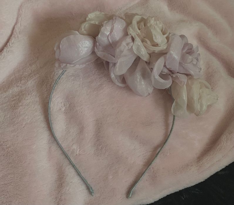 Обруч з квітами ручної роботи