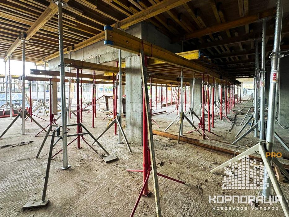Продаж 2-км квартири, 70.7 м2, 2 поверх,ЖК з басейном і парком