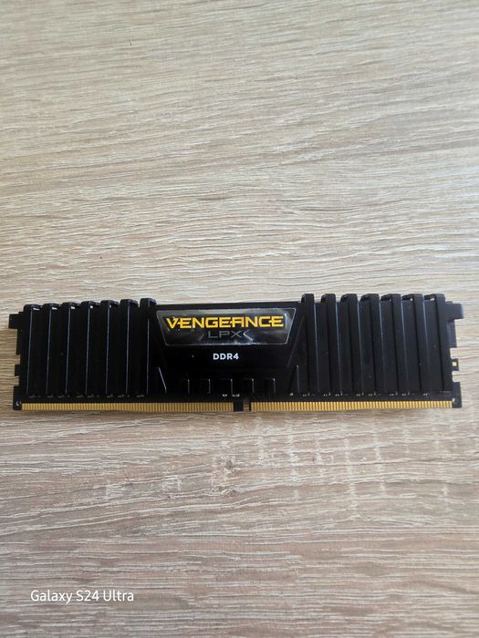 Pamięć RAM Corsair Vengeance LPX 8GB DDR4 3000MHz CL16
