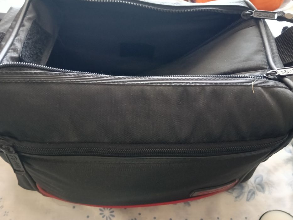 câmara de filmar Grundig LC 215c para peças.Mala e cassete incluída