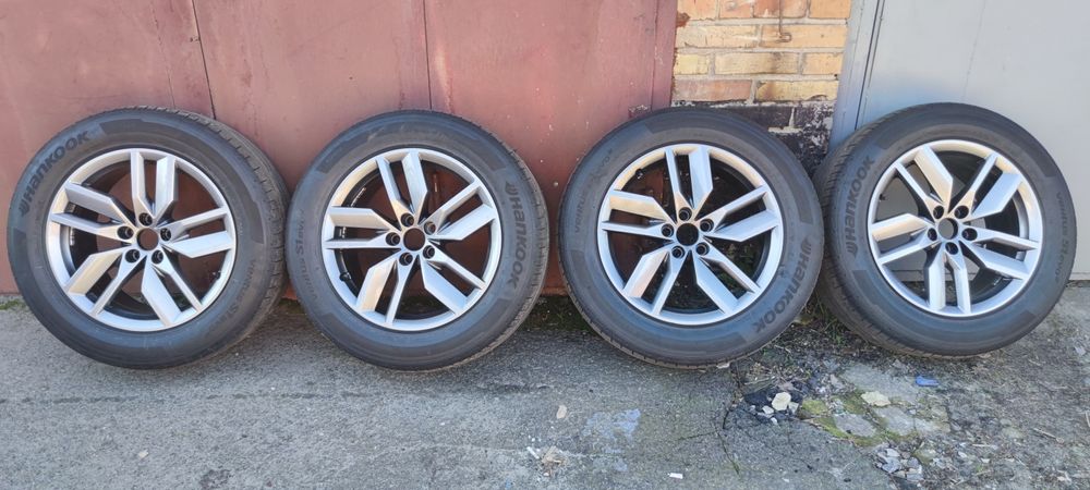 Оригінальні диски з резиною на Audi Q5 18"