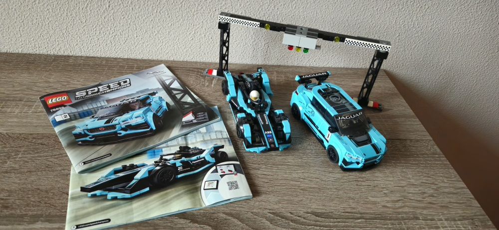 Конструктор LEGO Speed Champions Автомобілі Formula E Panasonic Jaguar Racing GEN2 та Jaguar I-PACE eTROPHY (76898)