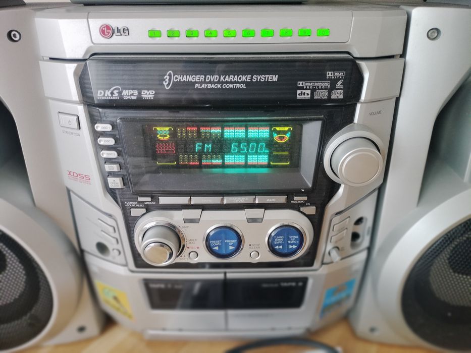 DVD музичний центр-караоке LG LM-K5530
Відмінний стан,чистий обємний з