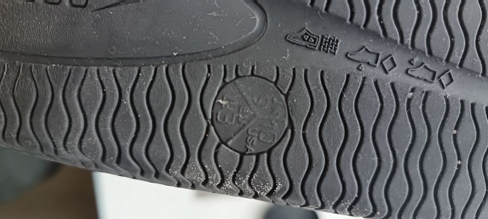 Продам аквашузи протикоралові