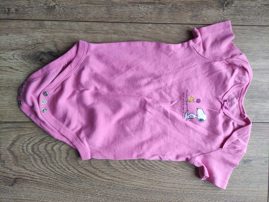 Body z krótkim rękawem. Rozmiar z metki 86. Stan idealny.