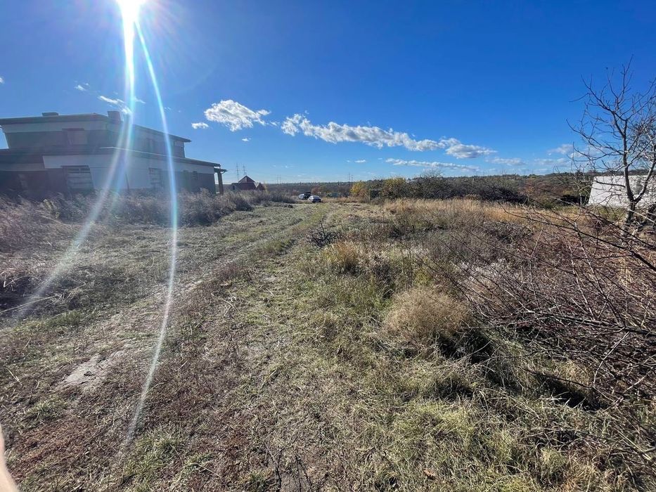 Незавершене будівництво будинку з ділянкою 10 соток