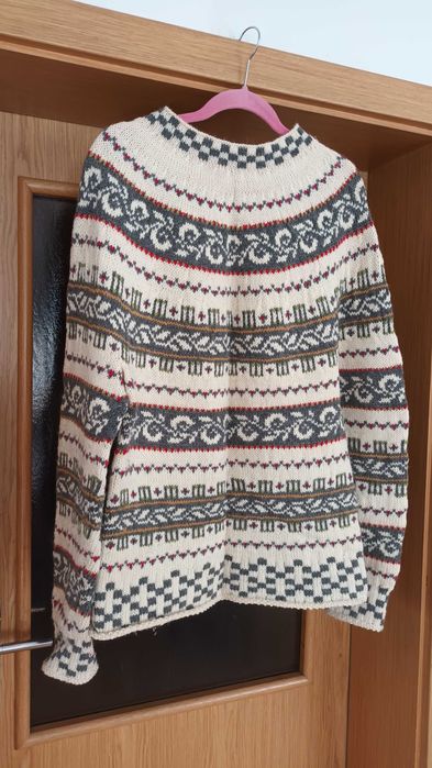 Sweter z owczej wełny handmade