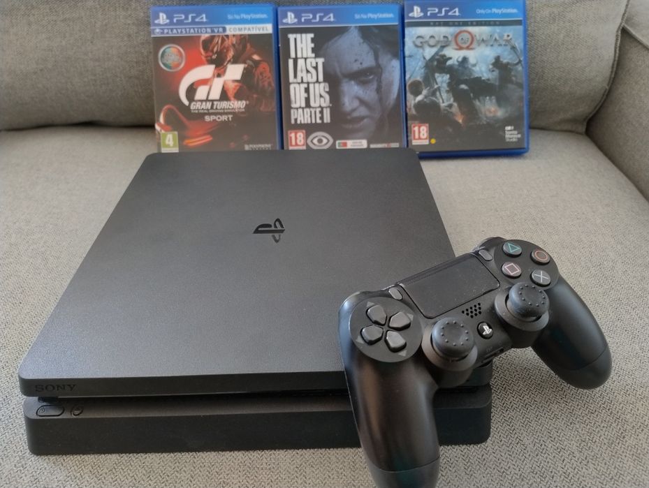 PS4 500gb super novo com 3 jogos