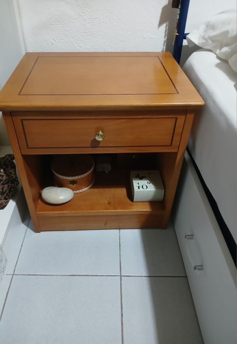 Mesas de cabeceira - 20€ as duas