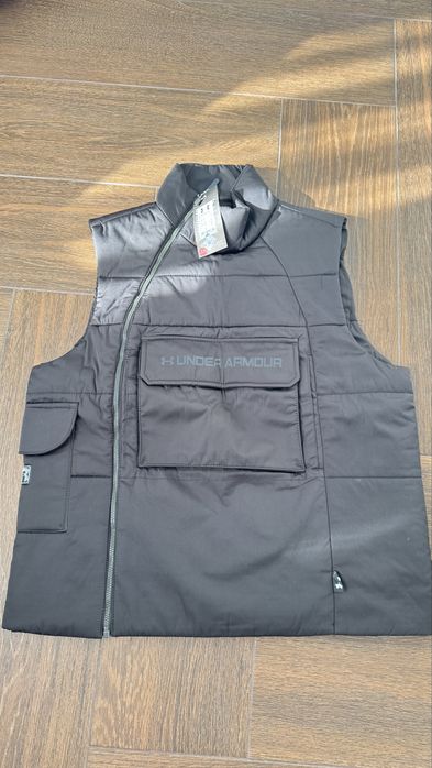 жилетка , безрукавка under armour