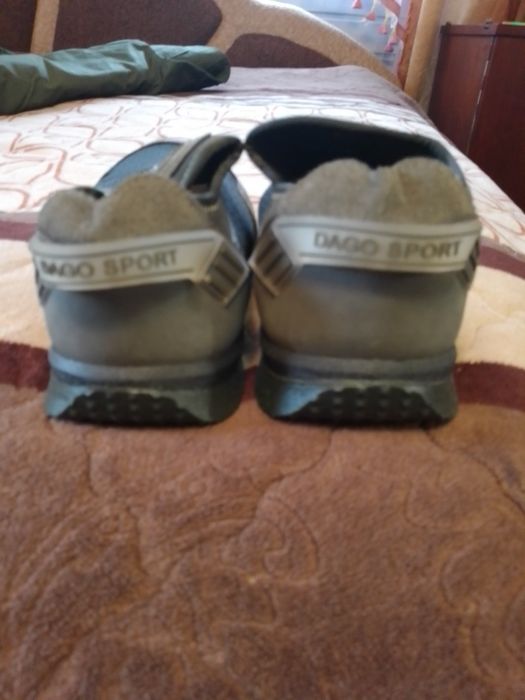 Одяг для охорони та військових.