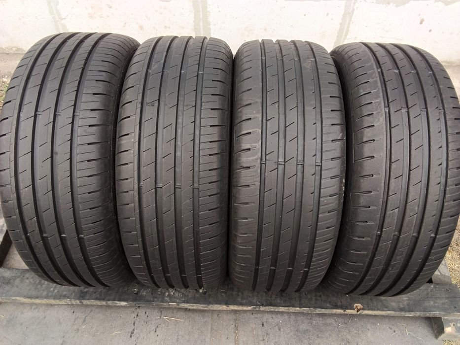Продам шини 215/55R16