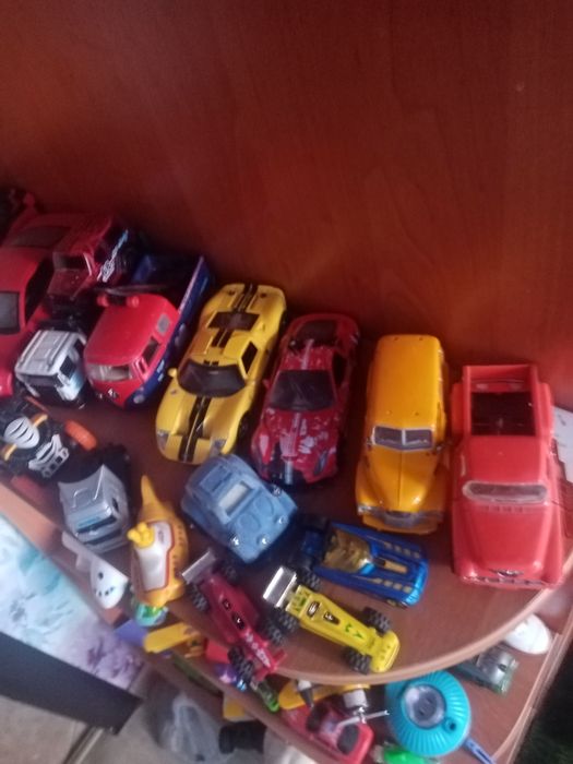 Продам не дорого коллекцию моделей металлических.