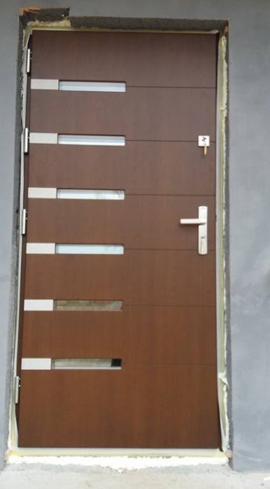 Drzwi zewnętrzne drewniane 8 cm z montazem