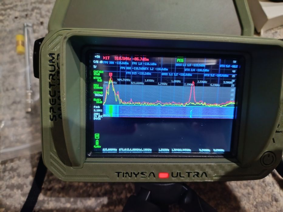 Аналізатор спектру TinySA Ultra з військовою прошивкою, у кейсі