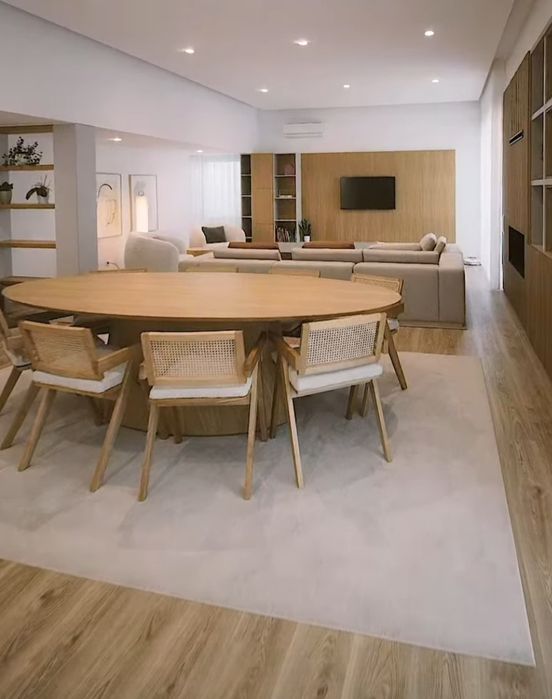 Mesa e 8 cadeiras