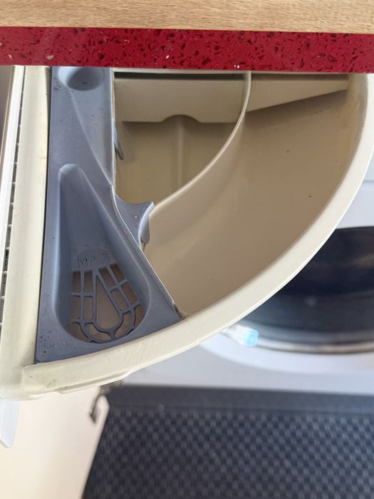 Máquina Lavar e Secar Roupa Indesit Encastre